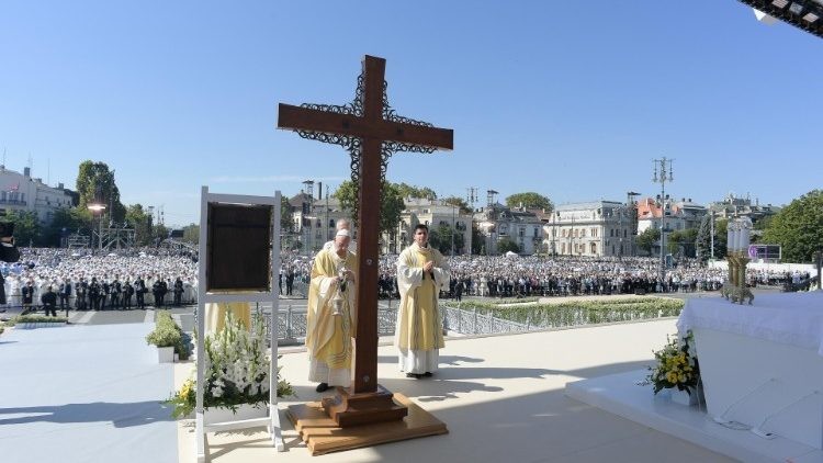 Papa na Hungria.jpeg