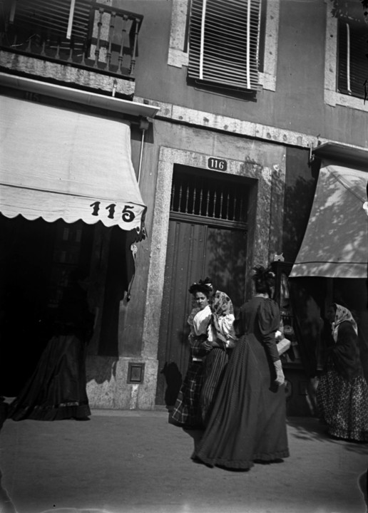 pessoas passeando.jpg pessoas passeando.jpg