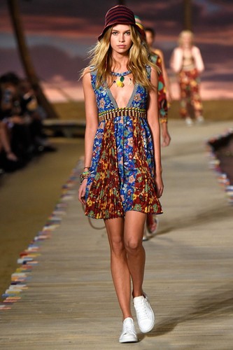 tommy-hilfiger-verao-rtw16-ny-36-654x983.jpg tommy-hilfiger-verao-rtw16-ny-36-654x983.jpg