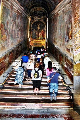 SUBIDA SCALA SANTA.JPG