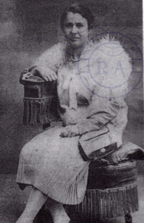 Alfreda Maria Trindade, esposa de Raul Trindade, moradora em Amora - 1927