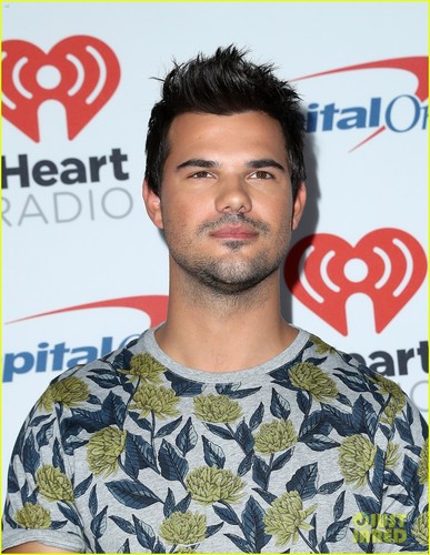 taylor-lautner-keke-palmer-are-scream-queens-at-ih
