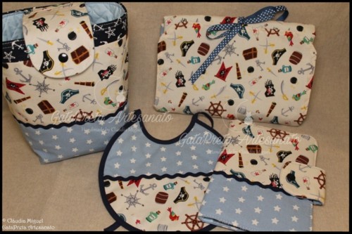 Muda-fraldas, bolsa fraldas, babete e capa doc. Bl