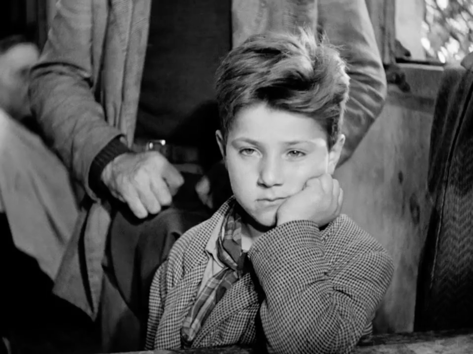 Ladri_di_biciclette_(1948)_Enzo_Staiola.png