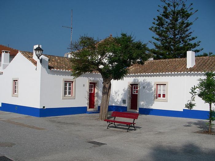 Praça_Marquês_de_Pombal_em_Porto_Côvo_-_pormeno