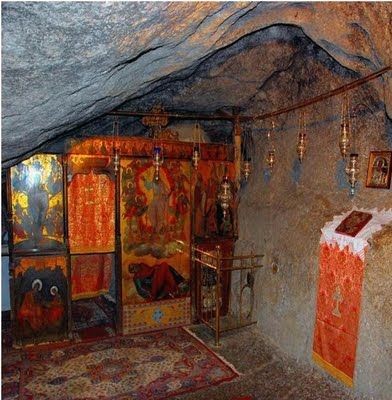 Patmos-gruta de S. João.jpg