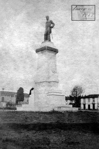 Estátua José Guilherme - Paredes