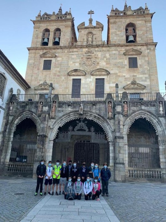 uma-centena-de-escuteiros-est-a-percorrer-o-caminho-de-braga-a