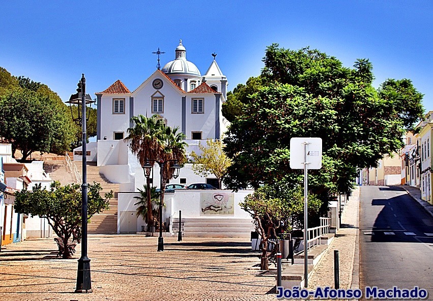 IGREJA E ESCADÓRIO.JPG