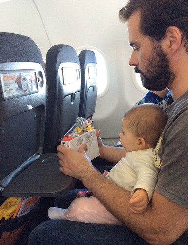milton e maria no aviao.jpg