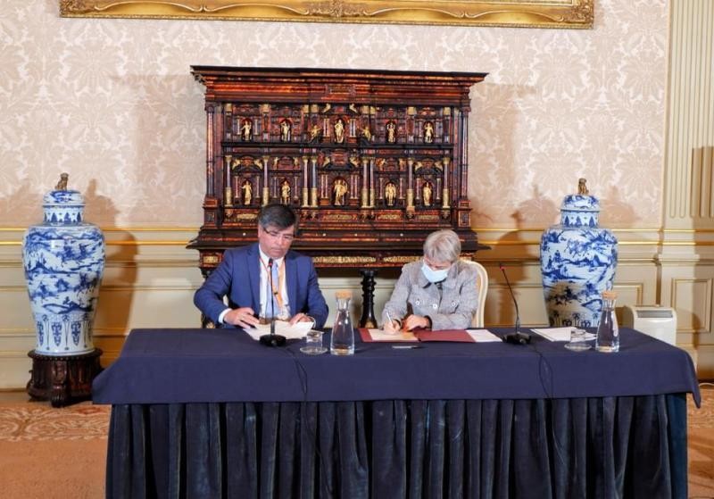 Cerimónia de assinatura do protocolo.jpg