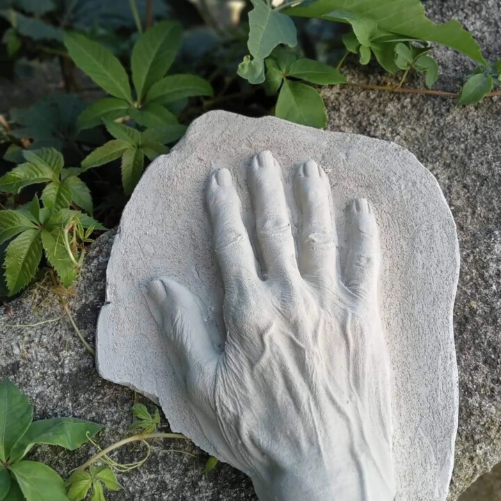 mão pronta no jardim.jpg