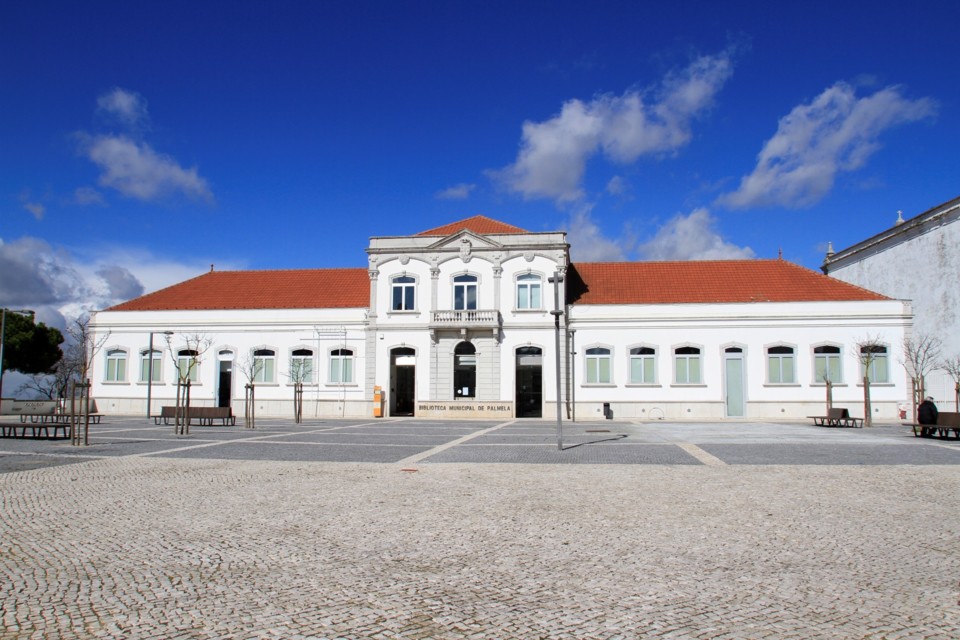 Biblioteca Municipal de Palmela.JPG