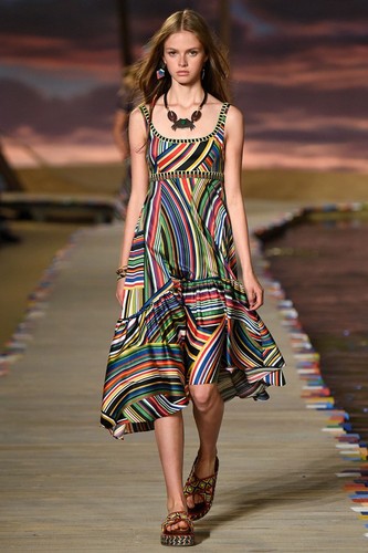 tommy-hilfiger-verao-rtw16-ny-51-654x983.jpg tommy-hilfiger-verao-rtw16-ny-51-654x983.jpg