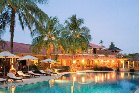 Pool_Night.jpg Pool_Night.jpg