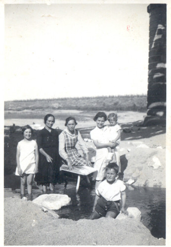 Lavadeiras do rio Sorraia junto à ponte do caminh