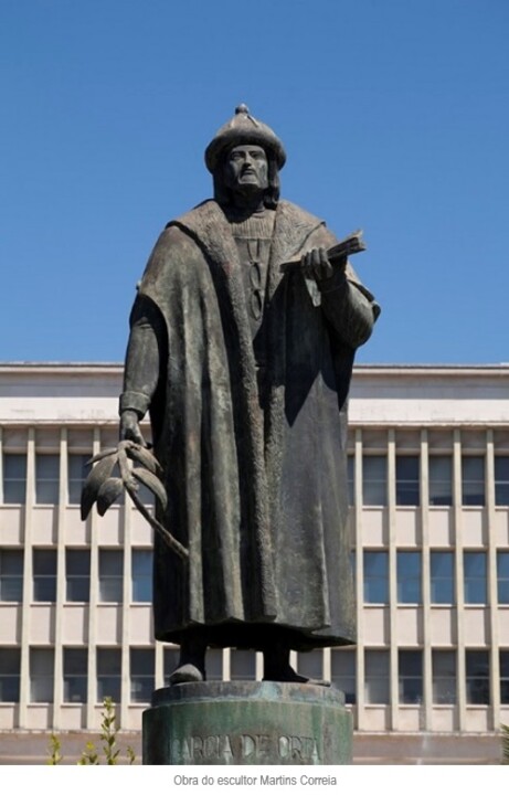 Obra do escultor Martins Correia _ com legenda.jpg