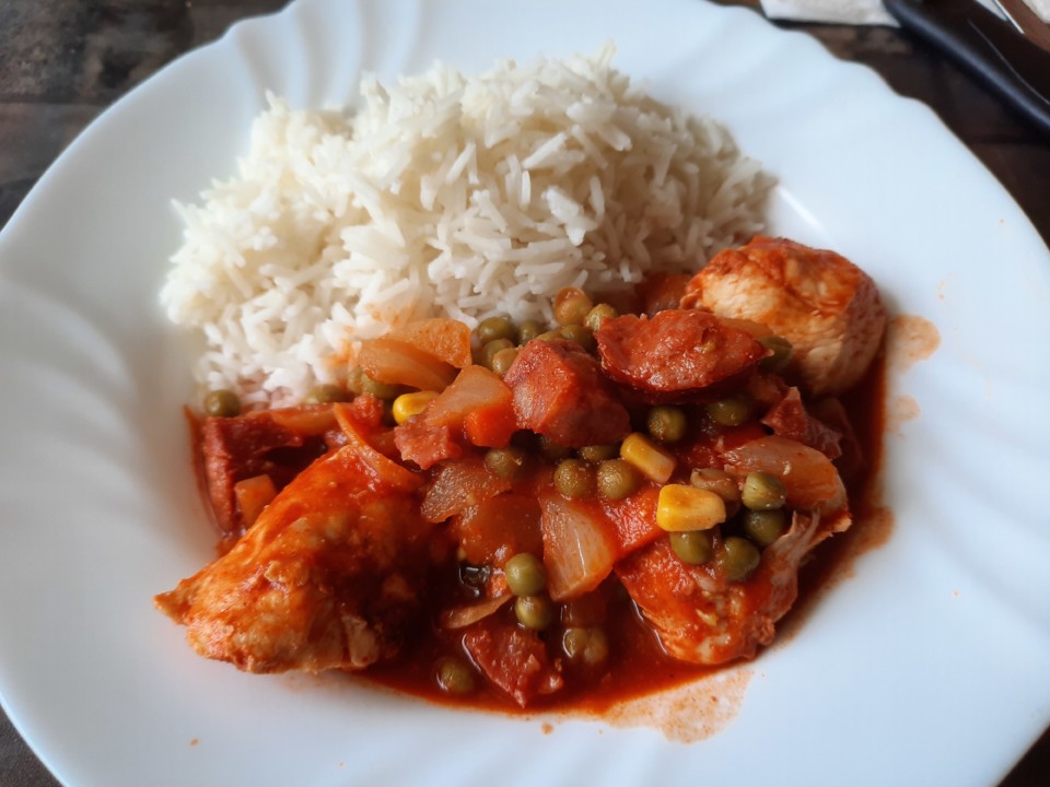 frango na pucara c cenouras e ervihlas.jpg