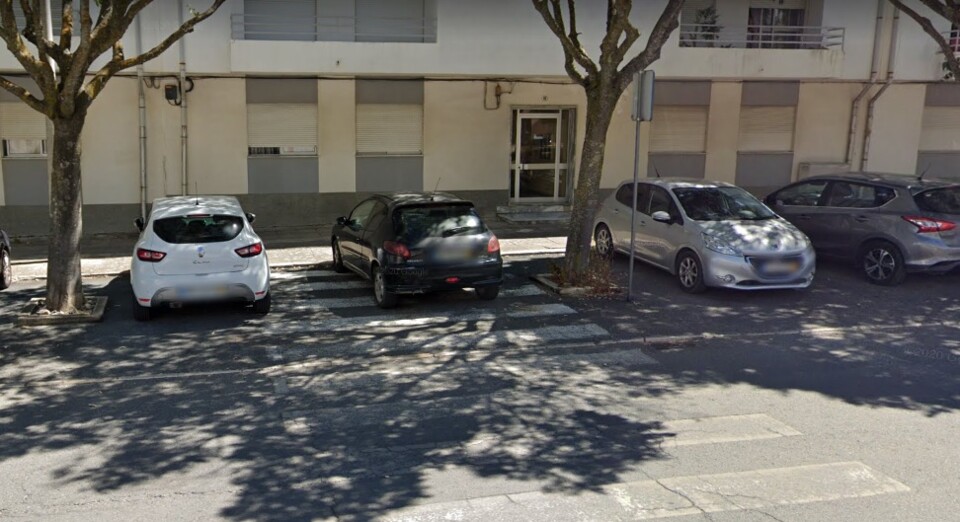 Passadeira tapada por estacionamento (1).jpg