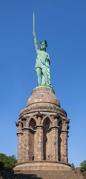 523px-Hermannsdenkmal_2015.jpg