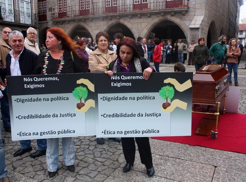 J:\IMAGENS\MINHO\GUIMARÃES\MANIF. 5.OUT\MANIF. SI