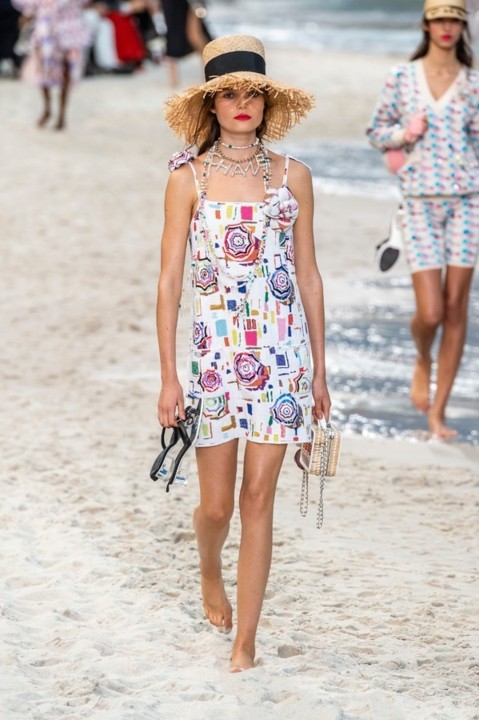 31-chanel-srping-summer-2019-beach-set.jpg