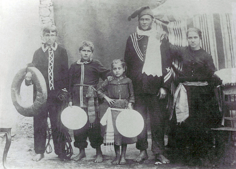 28 - Família de Banheiros - 1920.jpg