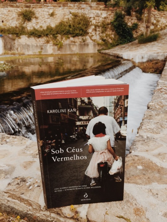 sob céus vermelhos capa.jpg