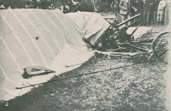 aviao de manio depois de cair.GIF