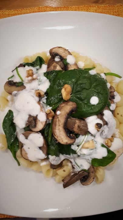 massa com cogumelos espinafres ricota nozes leite 