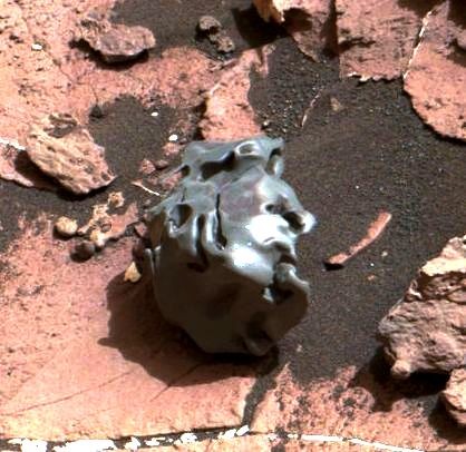 msl-rover-curiosity-finds-meteorite-mars-pia21134-