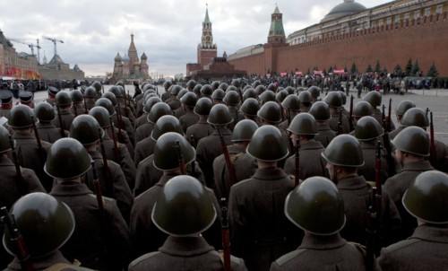 ap_russia_wwii_parade_07Nov121-975x589.jpg