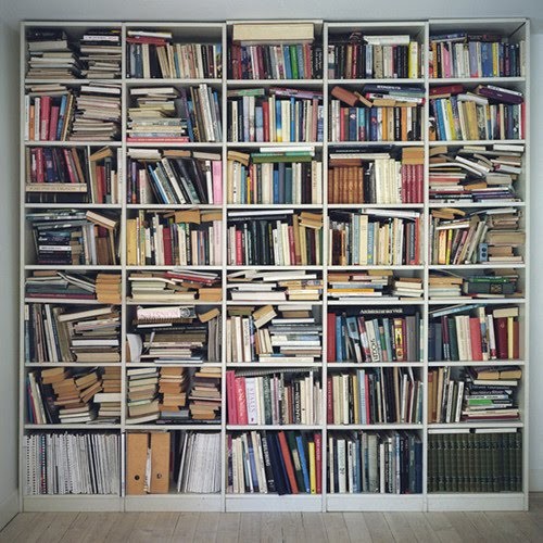 19%20meses%20de%20prateleiras%20de%20livros%20Mar