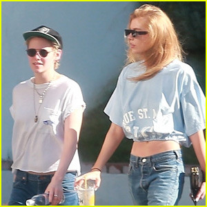 kristen-stewart-stella-maxwell-go-on-a-sunday-brun