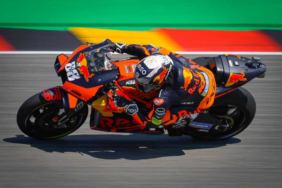 Moto GP: Miguel Oliveira cai e só termina corrida «por respeito