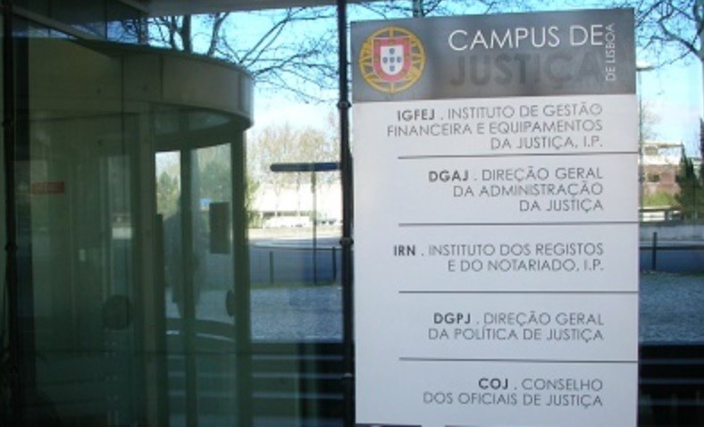 COJ-EntradaEdificioH.jpg COJ-EntradaEdificioH.jpg