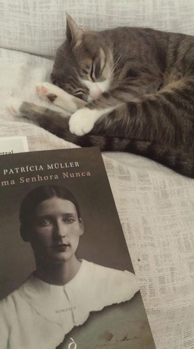 uma senhora nunca.jpg uma senhora nunca.jpg