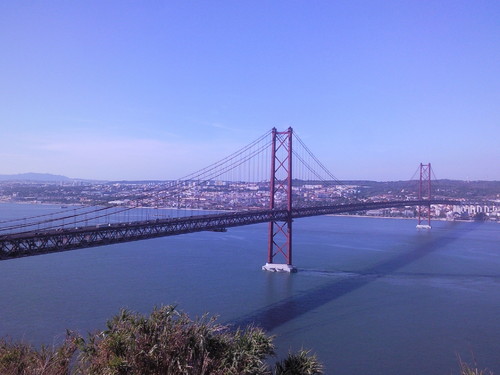 Ponte 25 Abril Foto original DAPL 2015.jpg