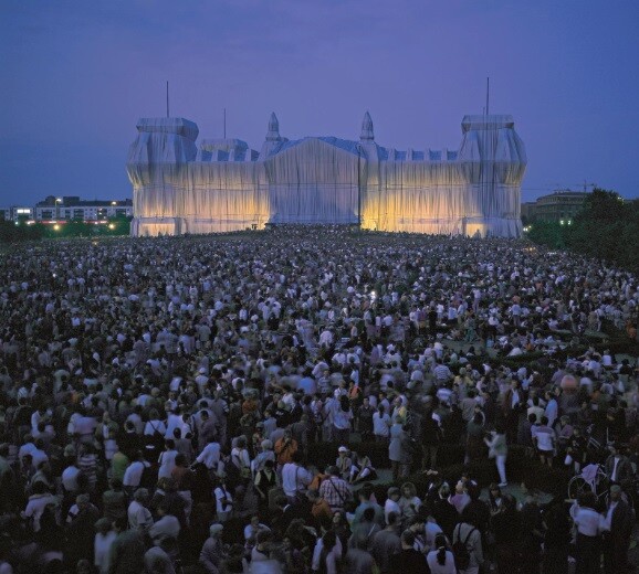 Wrapped Reichstag, Berlin, 1971-95 2.jpg