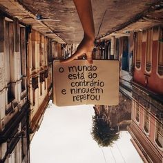 Mundo ao Contrario.jpg