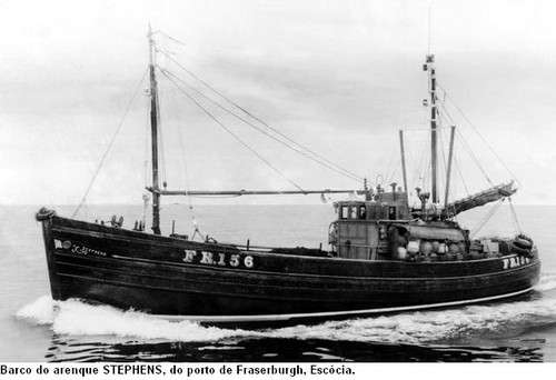 A visita do SANS PEUR, um barco de pesca Britânico de 1945