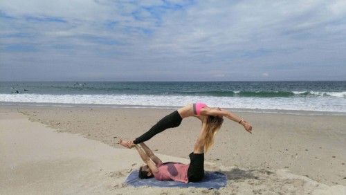 Acroyoga amar.jpg