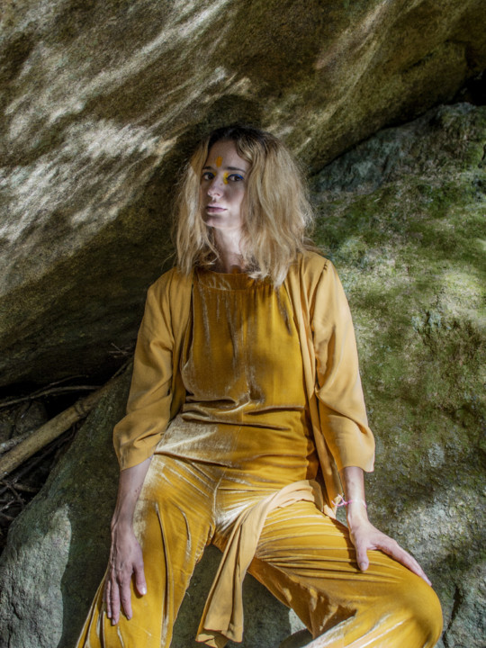 Letrux  - still clipe VAI BROTAR.jpg