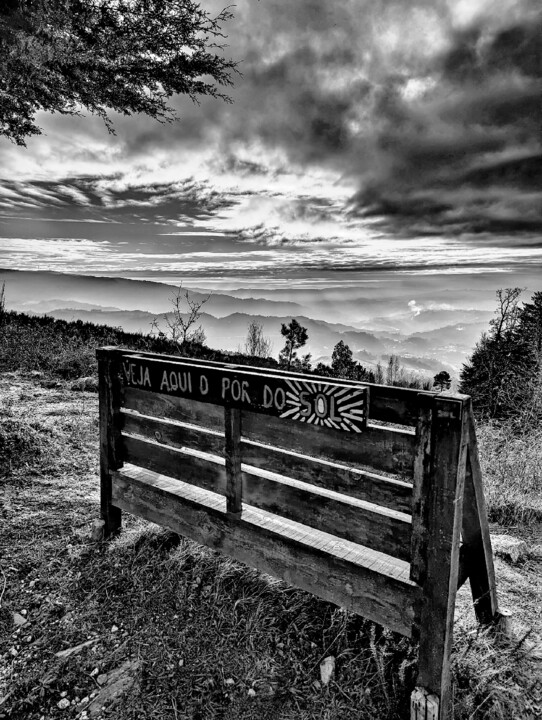 pôr do sol no Marão preto e branco.jpg