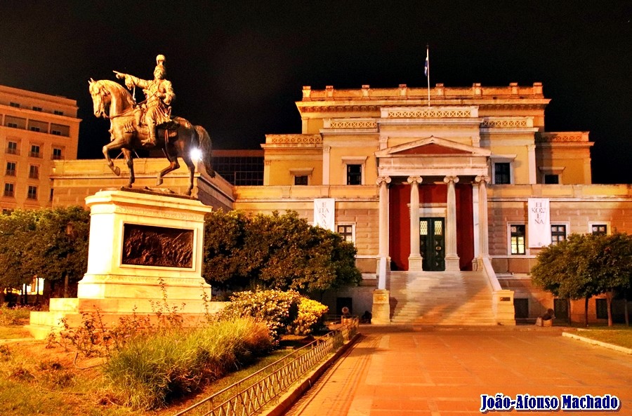 ESTÁTUA KOLOKOTRONI.JPG