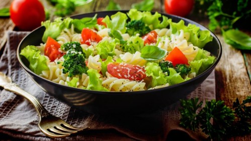 salada-de-alface-e-macarrão-848x477.jpg