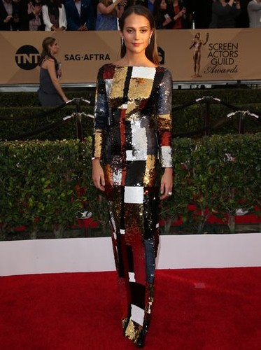 Alicia Vikander -  Louis Vuitton.jpg