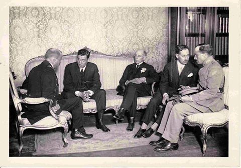 LESO-Jogo de cadeiras.jpg LESO-Jogo de cadeiras.jpg