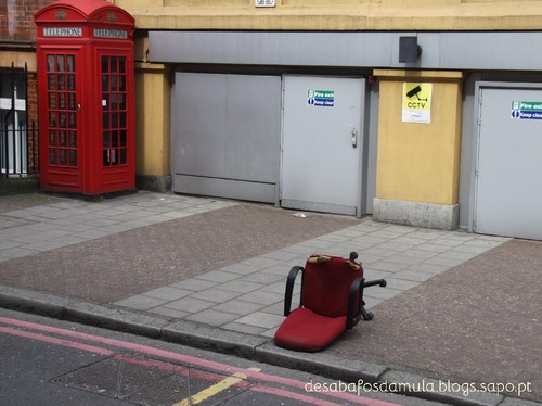 Cadeira no chão.jpg