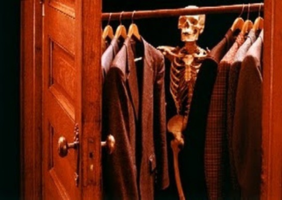 Esqueletos no armário....jpg